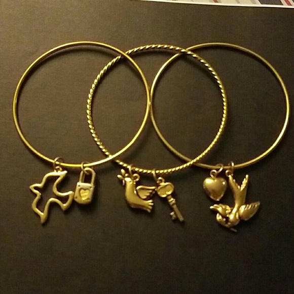 Set of 3 bracelets.