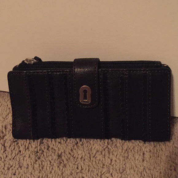 Black fossil wallet
