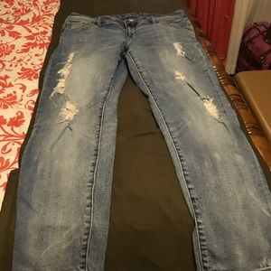 Jeans with fashion holes