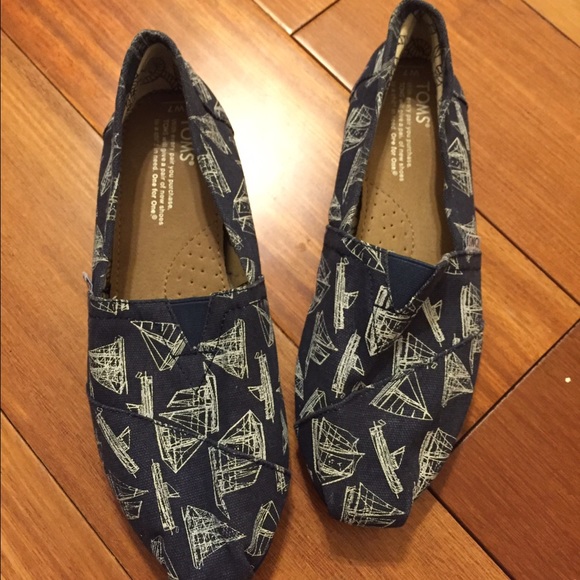 Sailboat Toms