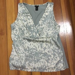 Fun sleeveless top, great for business casual.