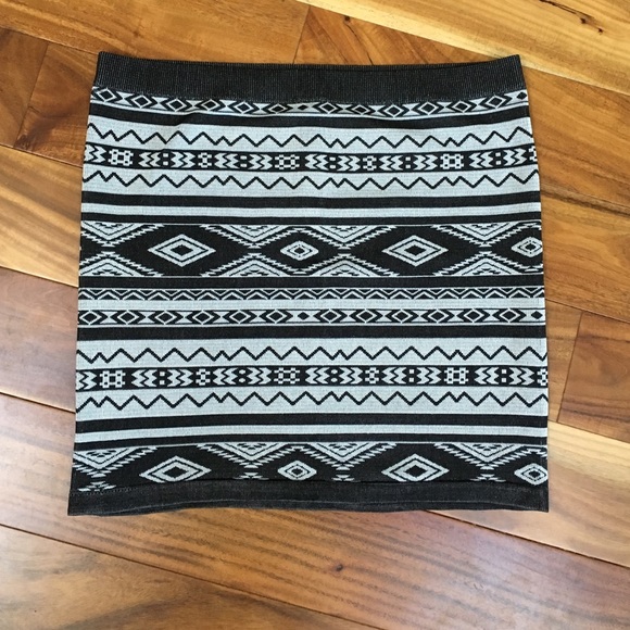 Patterned pencil skirt