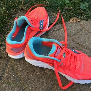 W 6.5 kinvara saucony tennis shoe