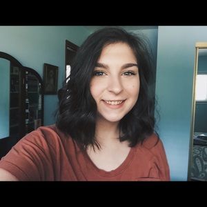 Meet your Posher, Emilee