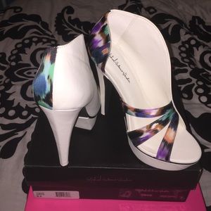 New Michael Antonio Sandals