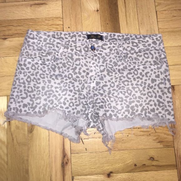 Grey animal print cut off short