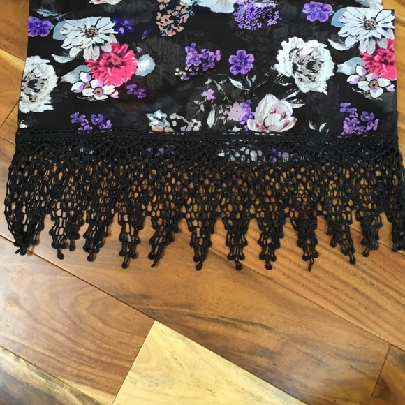 Patterned sheer top - Picture 2 of 2