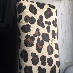 Tory burch wallet