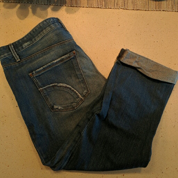Joe's Jeans Size 31 Cropped Boyfriend fit GUC