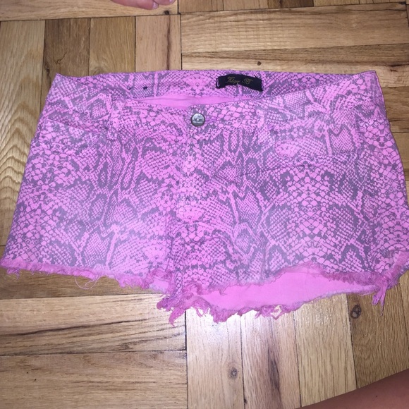 Supper stretch pink printed cut offs