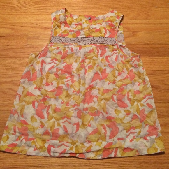 Sleeveless top. - Picture 1 of 2