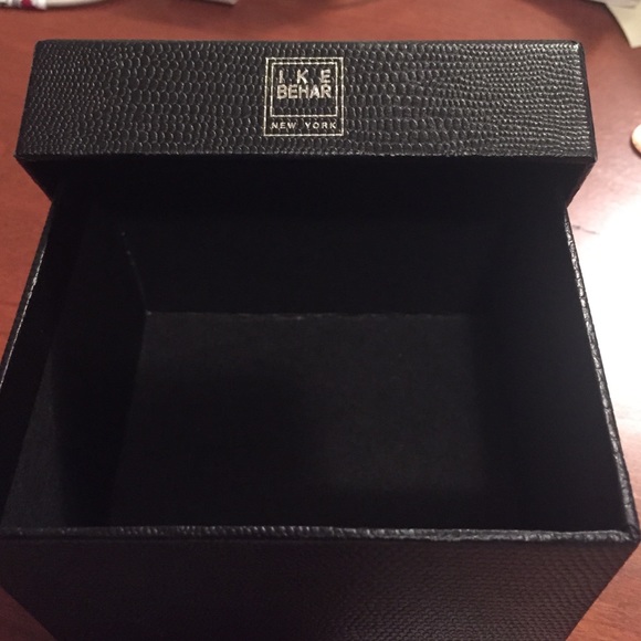 Box - Picture 2 of 2