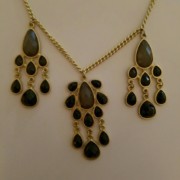 Statement Necklace Gold and Black - Picture 2 of 2