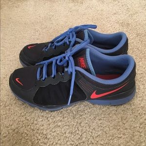 Nike tennis shoes- size 9.5