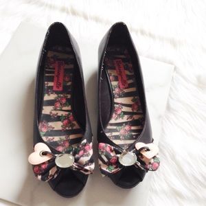 Betsey Johnson girly flats