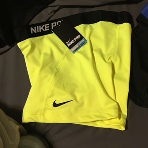 Nike pro new Sz large women's