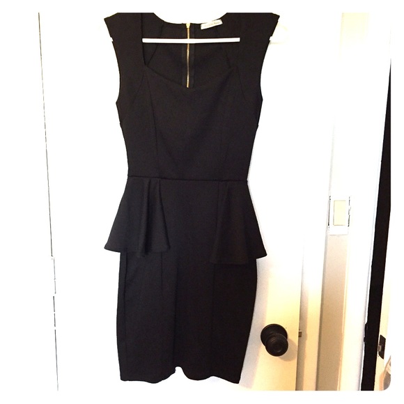 Cute, black peplum-style dress! 👯