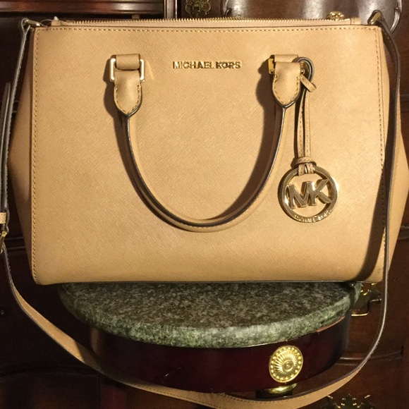 Michael Kors Leather Saffiano Medium