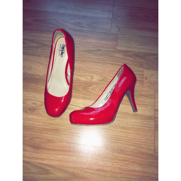 👠✨Shiny red heels