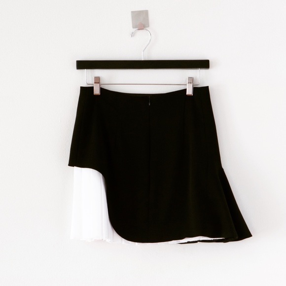 ▪️SOLD▪️Crepe Asymmetrical Mini Skirt - Picture 2 of 4