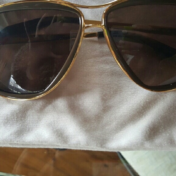 Tory Burch - Picture 2 of 4