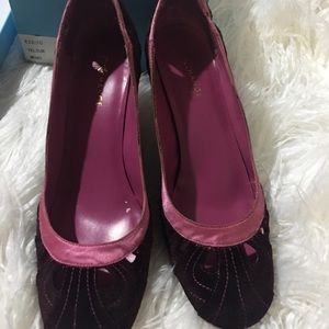 Vintage style classy velour pumps