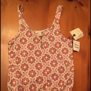 Cute tank , NWT* never been worn size XS