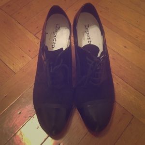 Black heeled oxfords