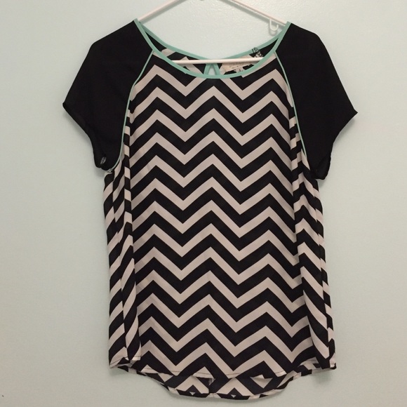 Black & White Chevron top - Picture 1 of 2