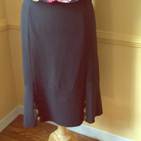 Nine West Fitted Skirt. SIZE 8