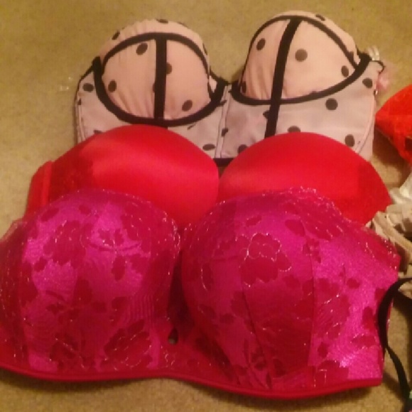 VS PINK Bras - Picture 2 of 4