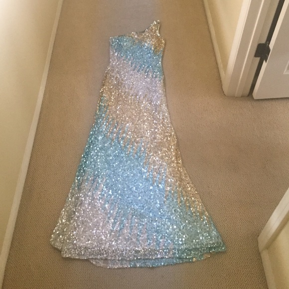 Prom dress - Picture 1 of 4