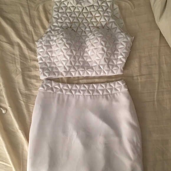 *NEEDS TO GO* 2 Piece White Embellished Dress - Picture 2 of 4