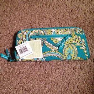 Vera Bradley Travel Organizer Peacock wallet
