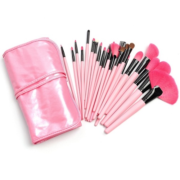 Brand NWT Pink Lush 24 Pc Make Up Brush Kit!