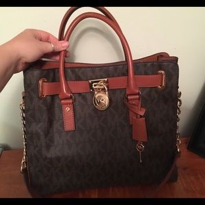 🔴SOLD🔴Michael Kors Jet Set Hamilton Handbag