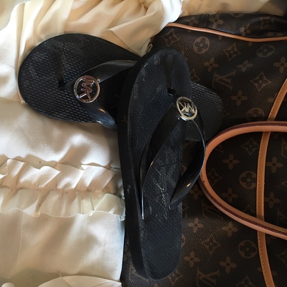 MK FLIP FLOPS