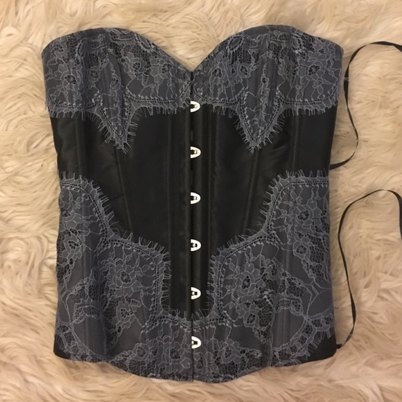 Black corset - Picture 2 of 3