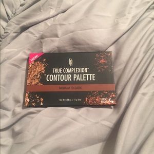 Black Radiance Contour Palette