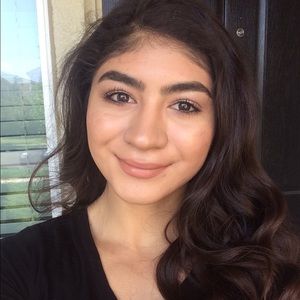 Meet your Posher, Cassandra