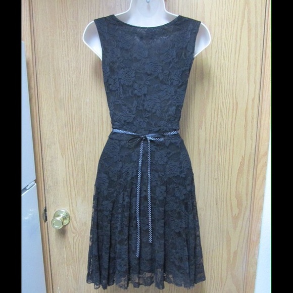 Black Lace Dress W/ Bow Detail & Belt - Picture 2 of 4