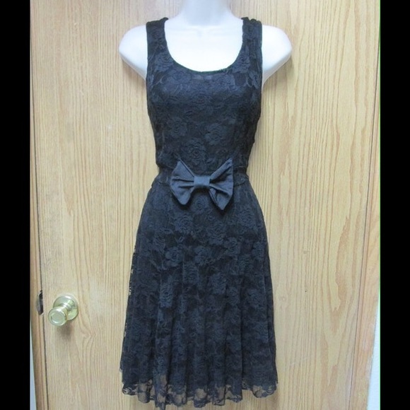 Black Lace Dress W/ Bow Detail & Belt - Picture 3 of 4