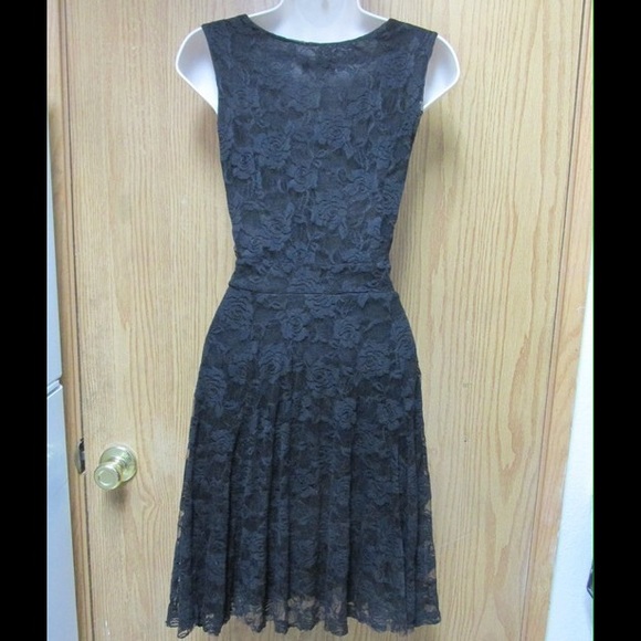 Black Lace Dress W/ Bow Detail & Belt - Picture 4 of 4