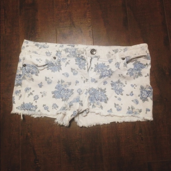 Pale blue rose denim shorts💙