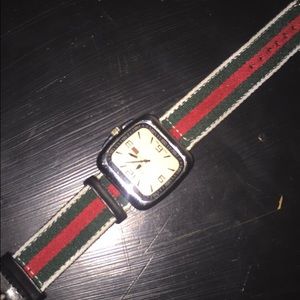 Gucci Leather Strap Watch Unisex