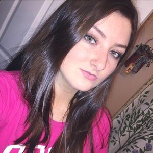 Meet your Posher, Caitlin