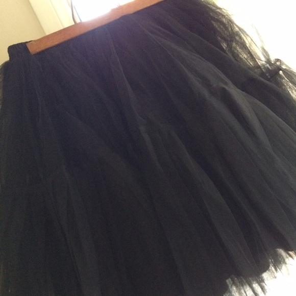 📌SOLD📌NEW Black Tulle Skirt - Picture 3 of 4