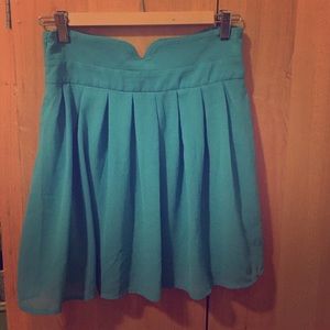 Super cute teal pleated skirt