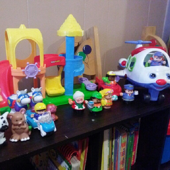 🚫SOLD🚫 Fisher price Large little people bundle