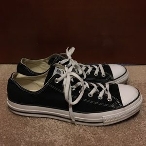 Men's black & white canvas low top converse sz 13.